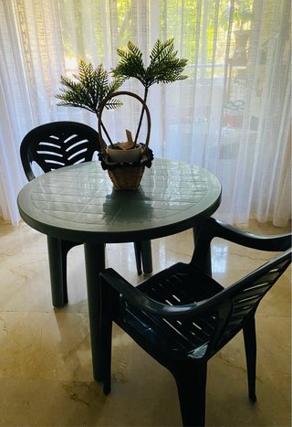 Mesa Terraza Plástico y 2 Sillas