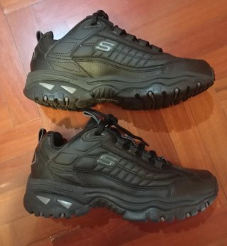 Zapatillas Skechers.