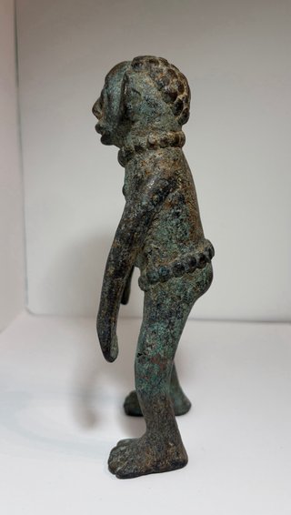 Estatuilla antropomórfica africana