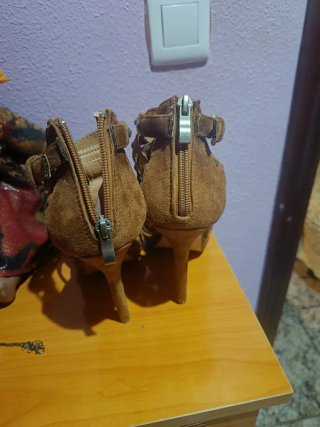 Botines de tacón marrones con flecos