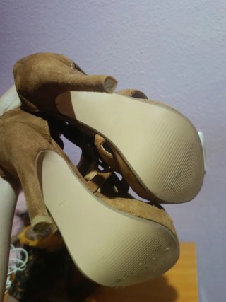 Botines de tacón marrones con flecos