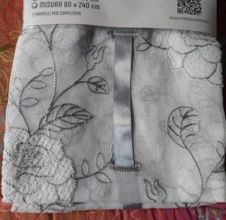 Tenda ricamata richiudibile con laccetti