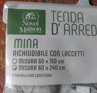 Tenda ricamata richiudibile con laccetti