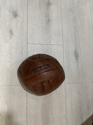 Balón de cuero vintage con cordones