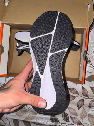 Nike Vomero 17 EU 39 FB1309-004 Running