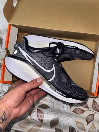 Nike Vomero 17 EU 39 FB1309-004 Running