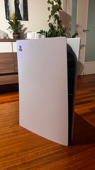 Consola PlayStation con 2 mandos
