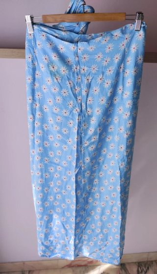 Pareo azul de playa con flores blancas Talla 3XL