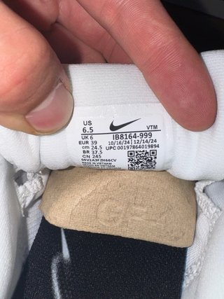 Nike Vomero 18 SE EU 39 IB8164-999 Running