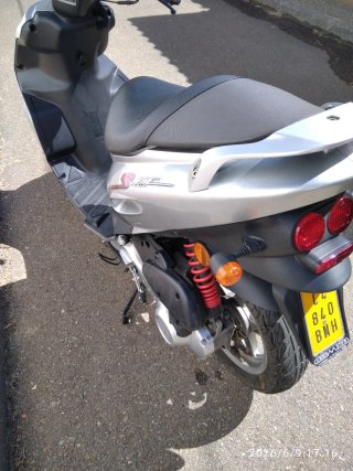 Daelim S-five Scooter Plata itv recién pasada.