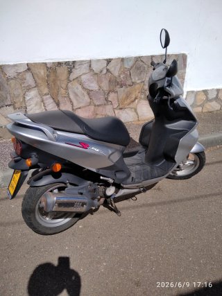Daelim S-five Scooter Plata itv recién pasada.