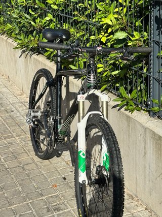 Bicicleta de montaña de carbono - Commençal 10Kg