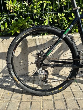 Bicicleta de montaña de carbono - Commençal 10Kg