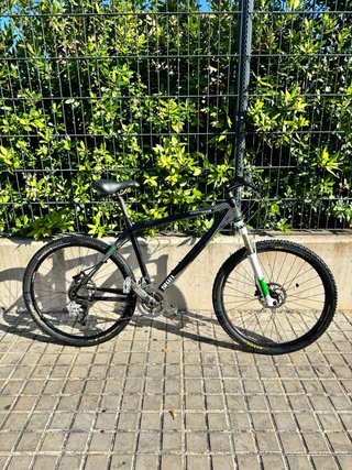 Bicicleta de montaña de carbono - Commençal 10Kg
