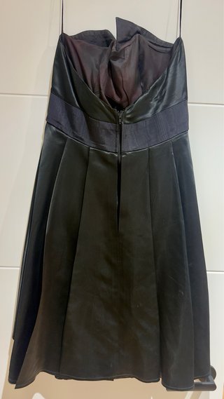 Vestido de fiesta sin mangas con sobre cuerpo