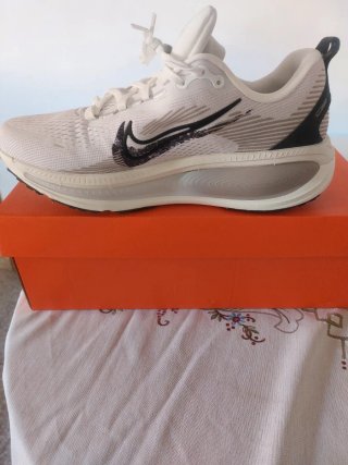 Zapatillas Nike Running Vomero 18