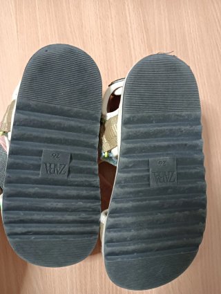Sandalias niño multicolor.Talla 26