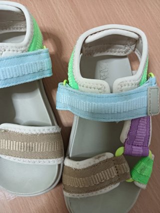 Sandalias niño multicolor.Talla 26