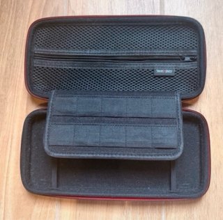 Funda Nintendo Switch Negra Borde Rojo