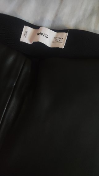 Pantalón mujer negro efecto piel