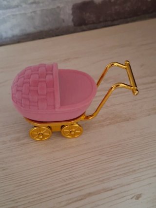 Pendientes bebé con caja carrito rosa