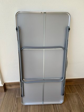 Mesa auxiliar plegable imitación madera y metal