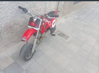Moto infantil HUMB roja y blanca