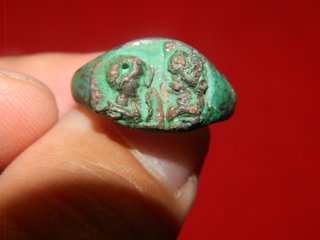 Impresionante anillo Romano representación rostros