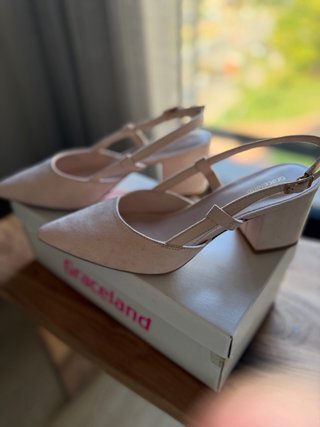 Zapatos de tacón nude destalonados