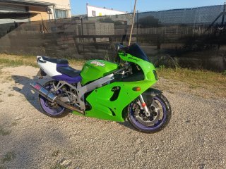 Kawasaki ZX7R Ninja 1996 de segunda mano por 2.200 EUR en Sallent