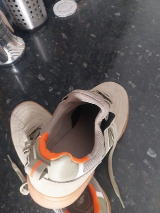 Zapatillas New Balance beige y naranja