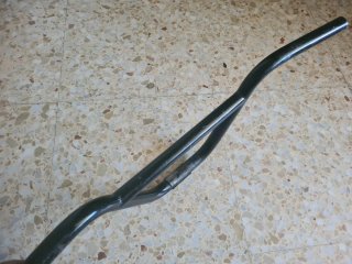 Manillar de bicicleta clásico de acero