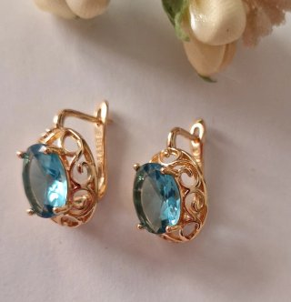 Orecchini in oro 14 k con topazio azzuro
