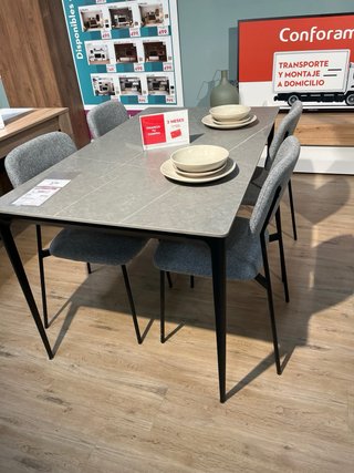 Mesa de comedor + 4 sillas