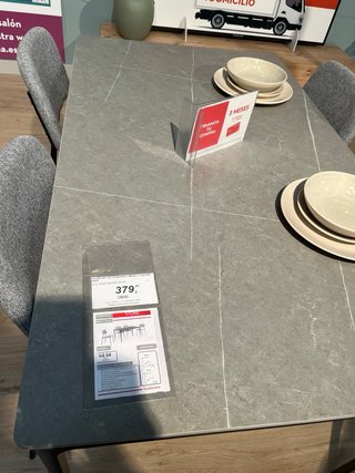 Mesa de comedor + 4 sillas