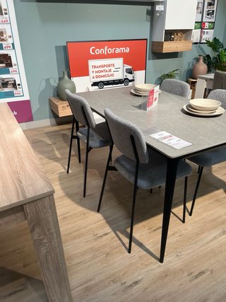 Mesa de comedor + 4 sillas