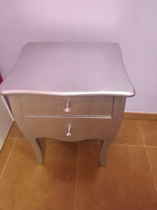 Mesita de noche diseño plata