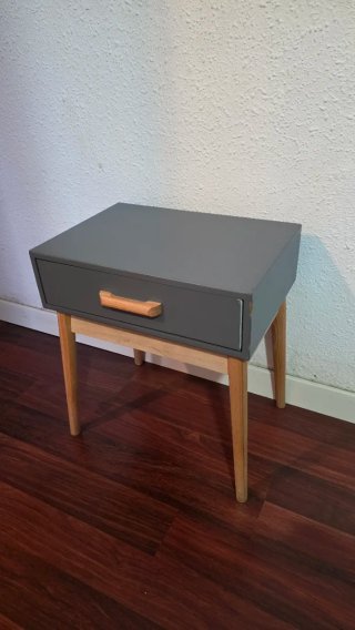Mesita de noche moderna