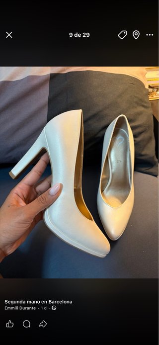 Zapatos de tacón blanco perlado