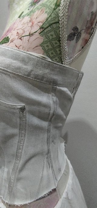 Top corsé denim metalizado. Zara.