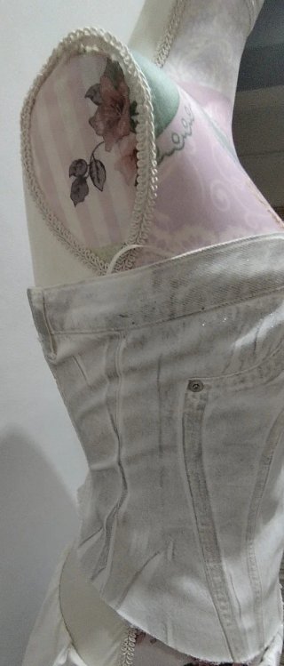 Top corsé denim metalizado. Zara.