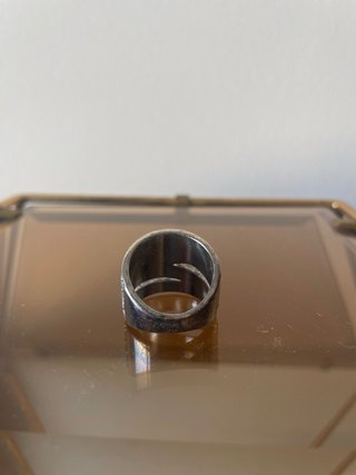 Anillo de bisutería en color platead con cristales