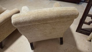 2 sillones individuales beige cada uno 150€
