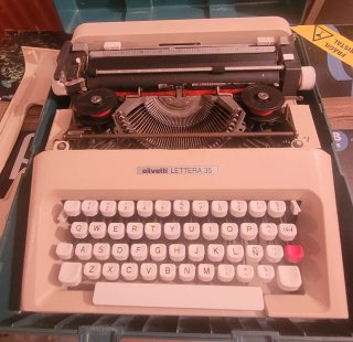 Máquina de escribir Olivetti Lettera 35