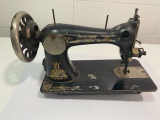 Máquina de coser Singer antigua
