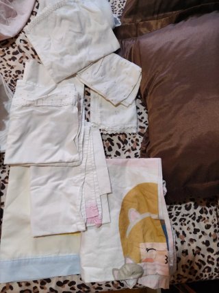 2 Colchones Cuna con ropa de cama