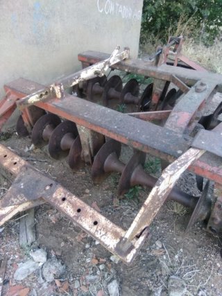 Grada de discos marca Torpedo de 18 discos