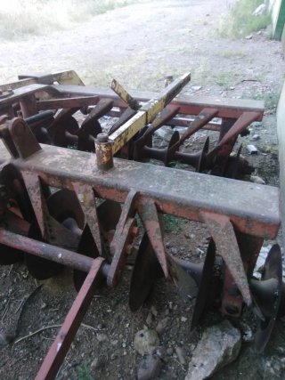 Grada de discos marca Torpedo de 18 discos