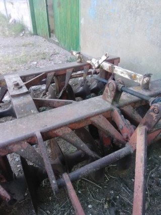Grada de discos marca Torpedo de 18 discos