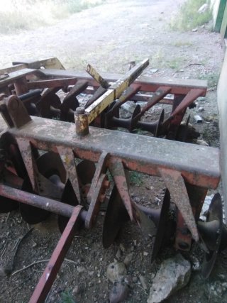 Grada de discos marca Torpedo de 18 discos